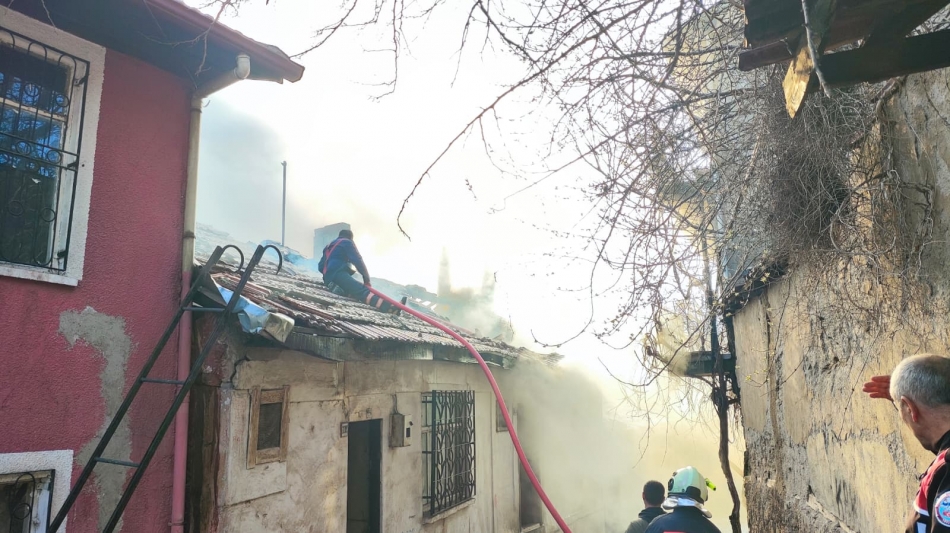 Karatekin Mahallesi Samanpazarı Sokakta Yangın