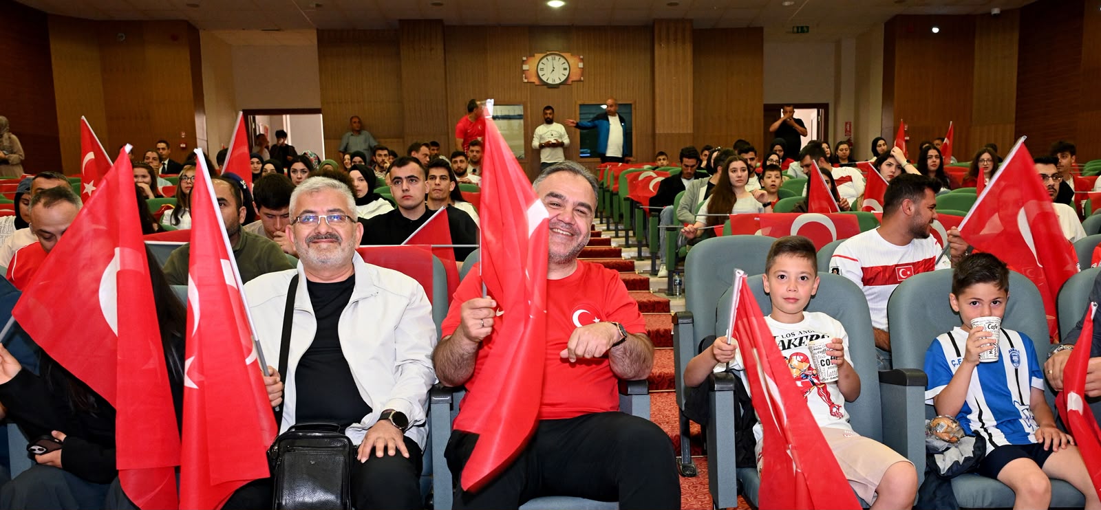 Çankırı Karatekin Üniversitesi’nde Ay-Yıldızlı Coşku