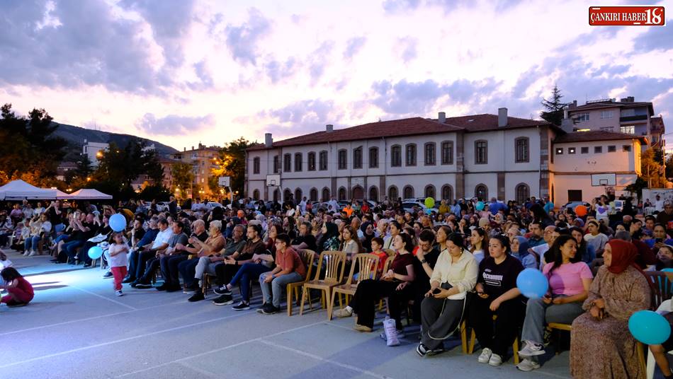 Çankırı’da Eğitim Şenliği Türkülerle Uğurlandı: Maarif Korosu’ndan Unutulmaz Final