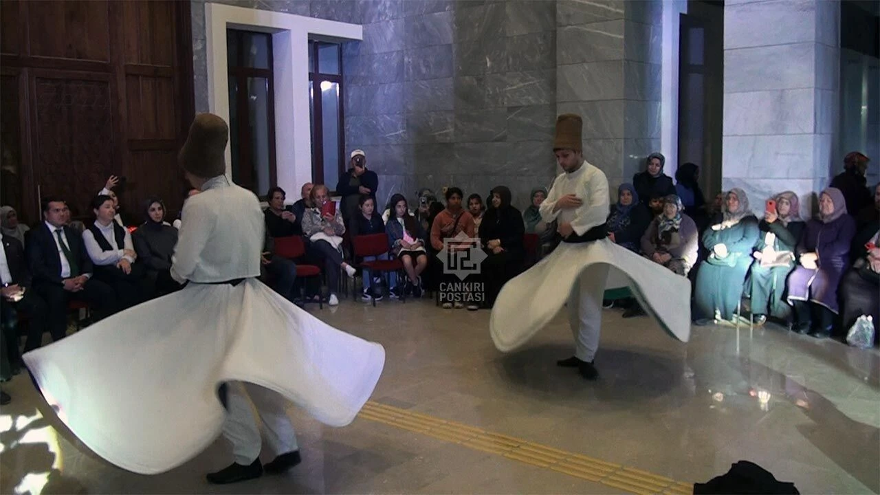 Kiraz Festivali'nde Semazenler Yağmura Rağmen Gösterilerini Sürdürdü