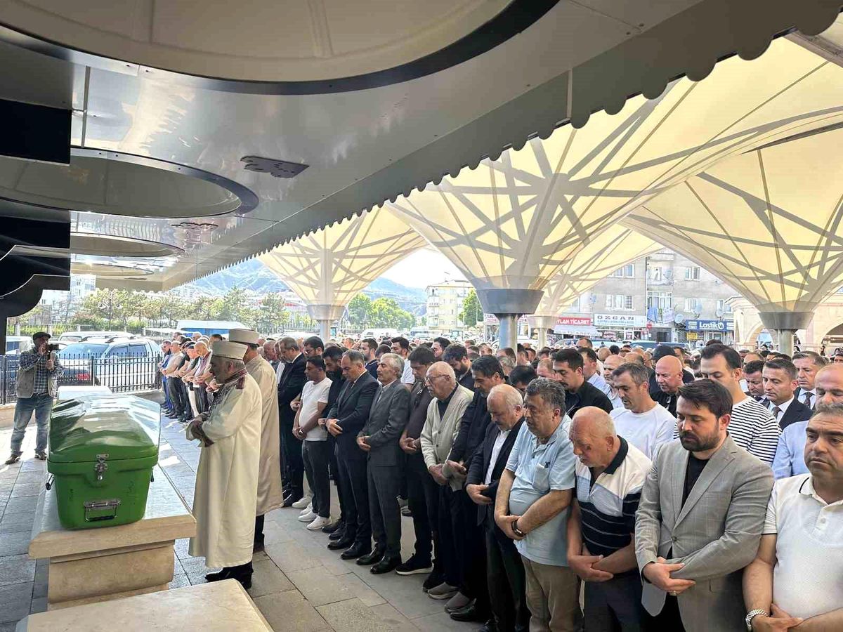 Çankırı'da Trajik Olay: Kendisini Silahla Vuran 3 Çocuk Babası Son Yolculuğuna Uğurlandı