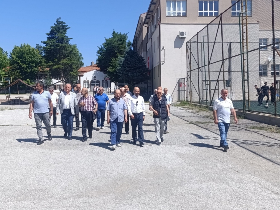 40 Yıl Sonra Aynı Sıralarda Buluştular - Görsel 8