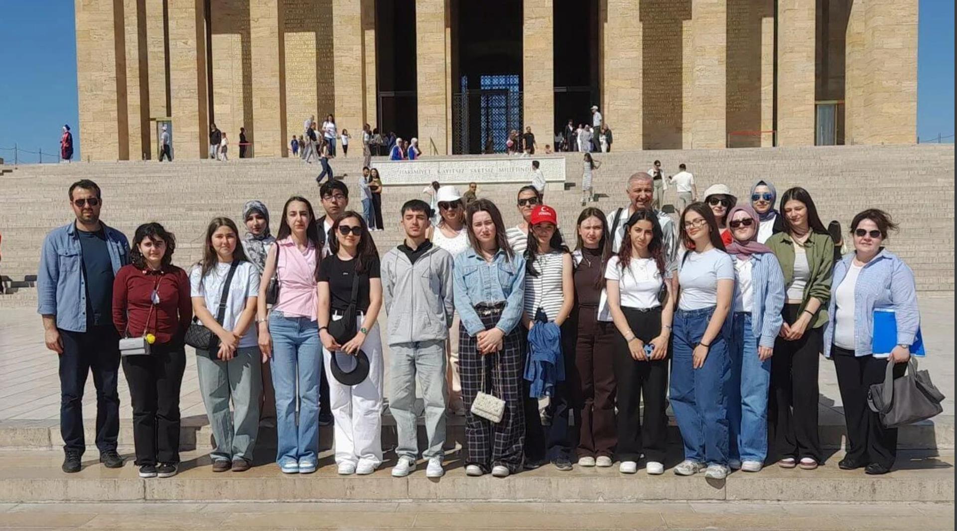 Çankırılı Gençler Edebiyatın İzinde Başkenti Adımladı: "Unutulan Şehirden Başkente"