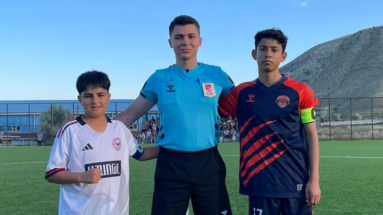 Çankırı U13 Ligi'nde Gol Yağmuru: Şampiyonluk Kupası Yükselen Yıldızlar Vefa 18’in!