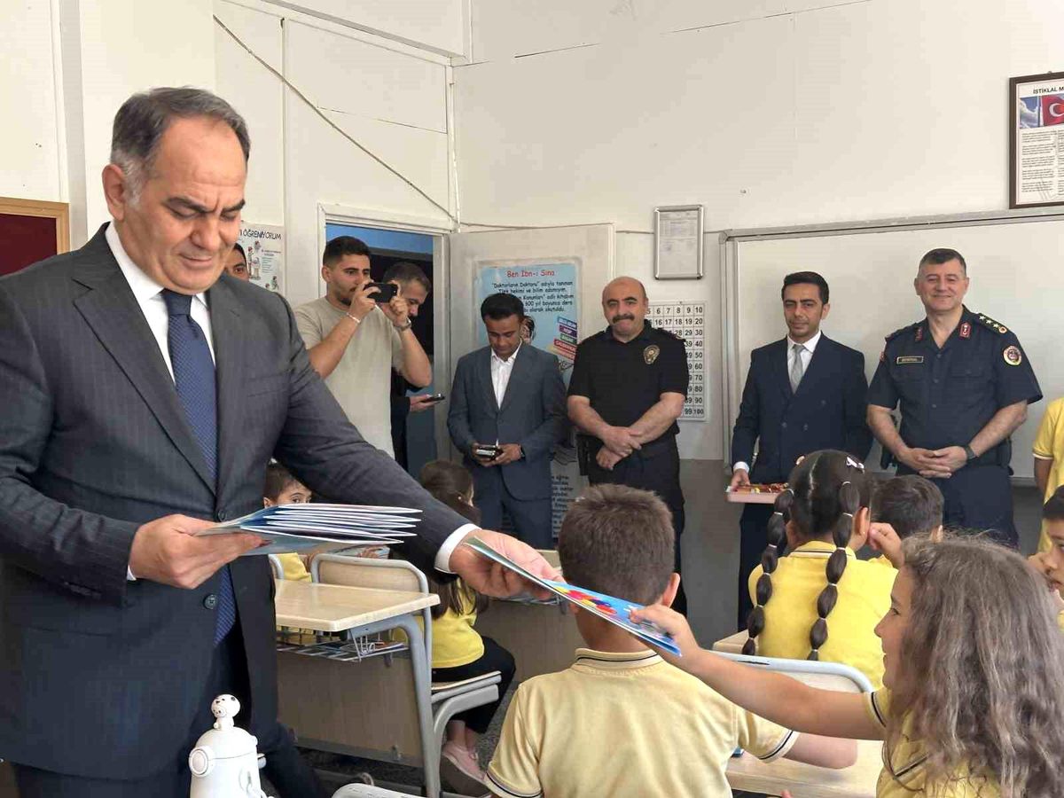 Çankırı’da Öğrenciler Karne Sevincini Protokolle Yaşadı