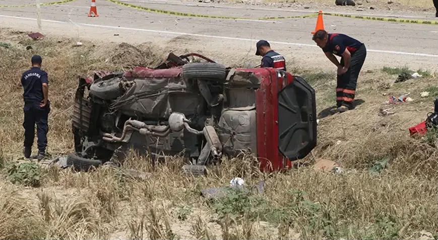 Çankırı’da Feci Trafik Kazası! Otomobil ile Hafif Ticari Araç Çarpıştı: 3 Ölü, 4 Yaralı