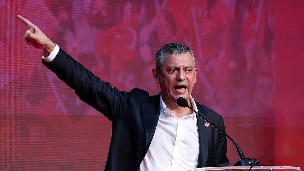 Özgür Özel Yeni Parti Kararını Duyurdu: “Partimizi Milletimizin Seçtiği İsim Yönetecek”