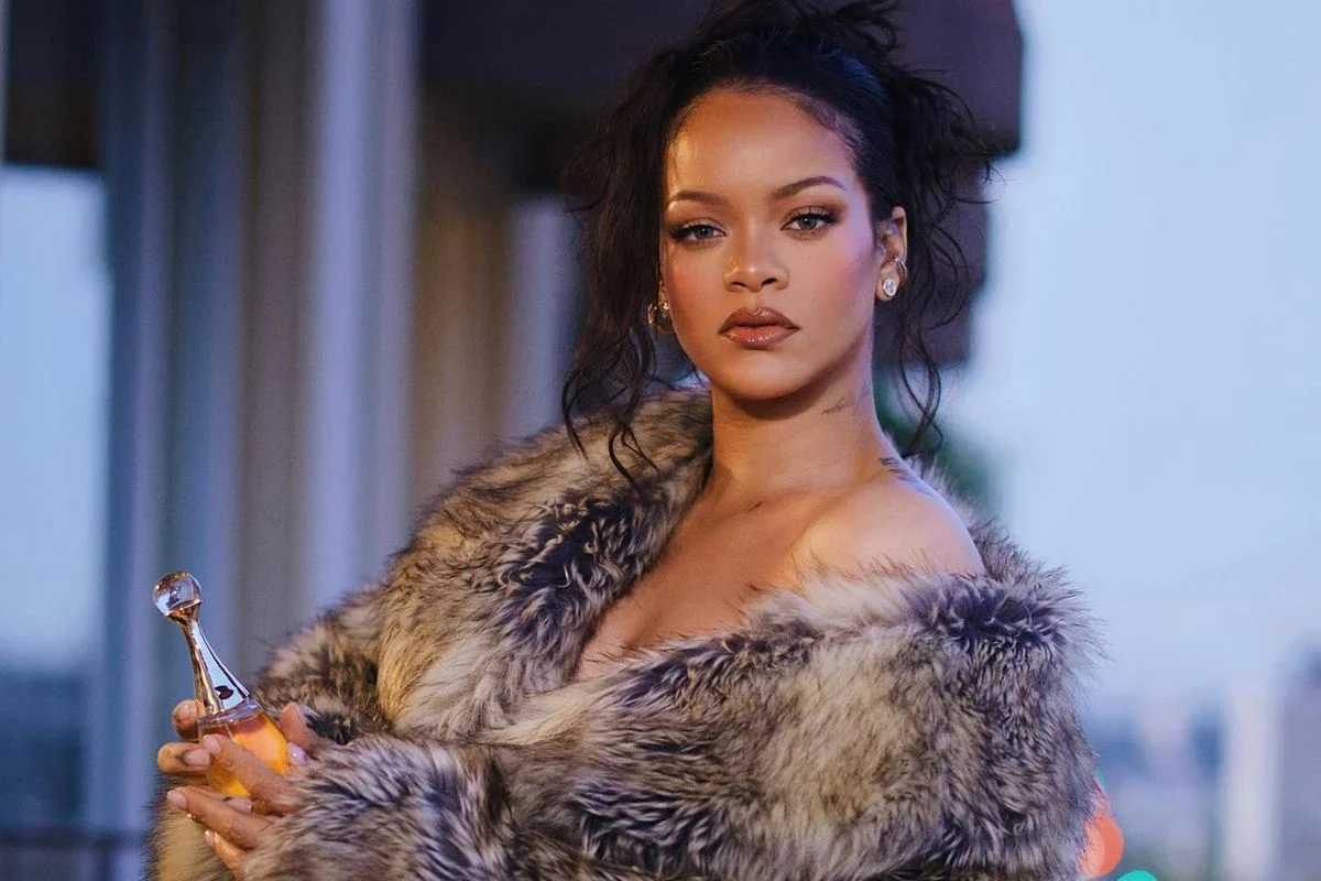Rihanna, Ankara Esenboğa Havalimanı’nı Takibe Aldı! “Türkiye’ye mi Geliyor?” İddiası