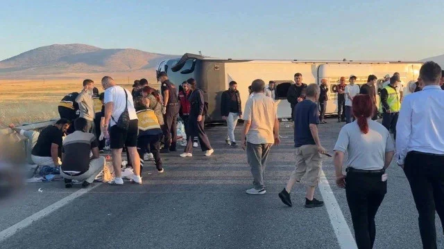 Kütahya Otobüs Kazası Son Dakika: İstanbul-Kuşadası Seferini Yapan Otobüs Devrildi! 31 Yaralı, Ölü Var mı?