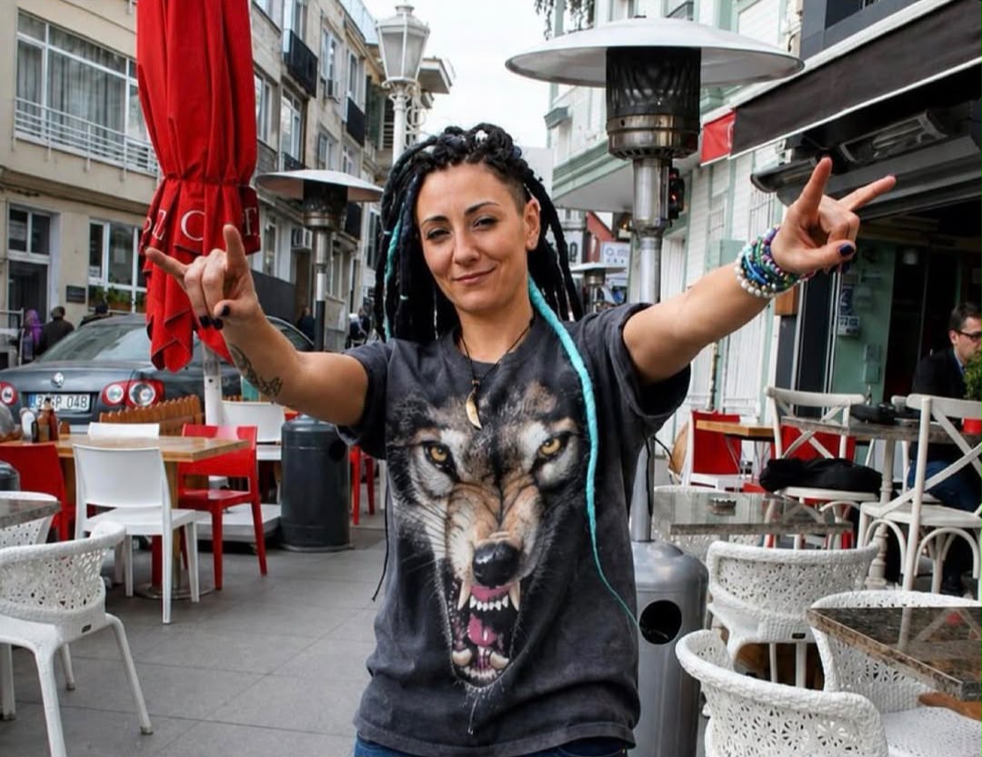 Özlem Tekin’e 94 Milyon TL’lik Teklif! 10 Yıl Sonra Sahnelere Dönecek mi?