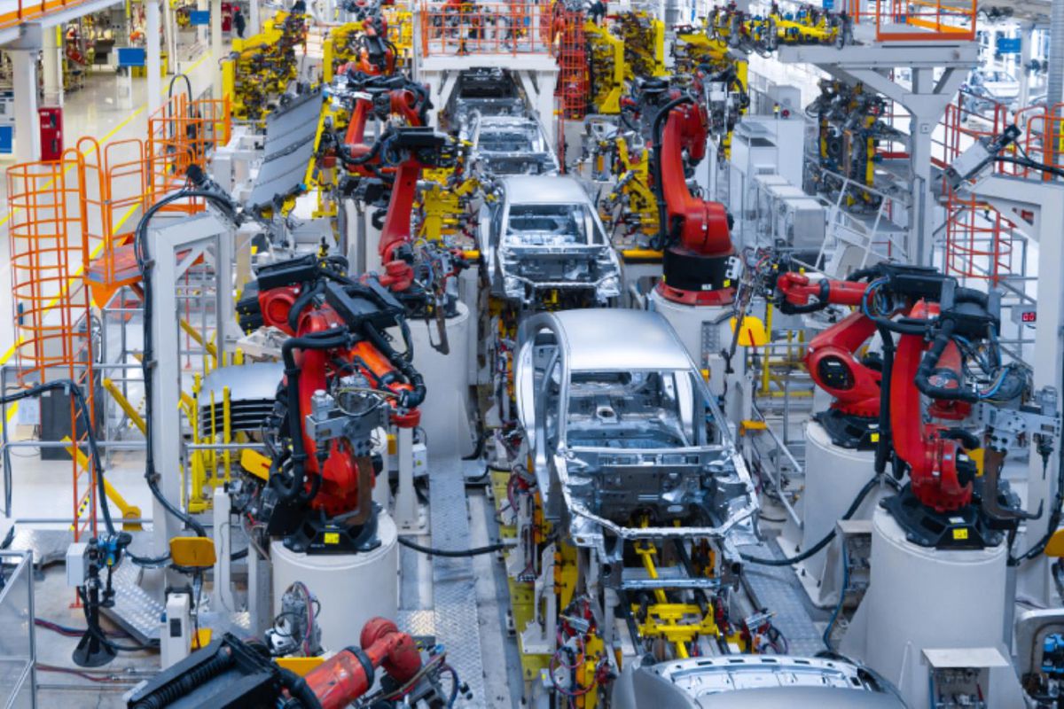 BMW’de İşten Çıkarma Depremi: Otomotiv Devi 8 Bin Kişilik Küçülmeye Gidiyor