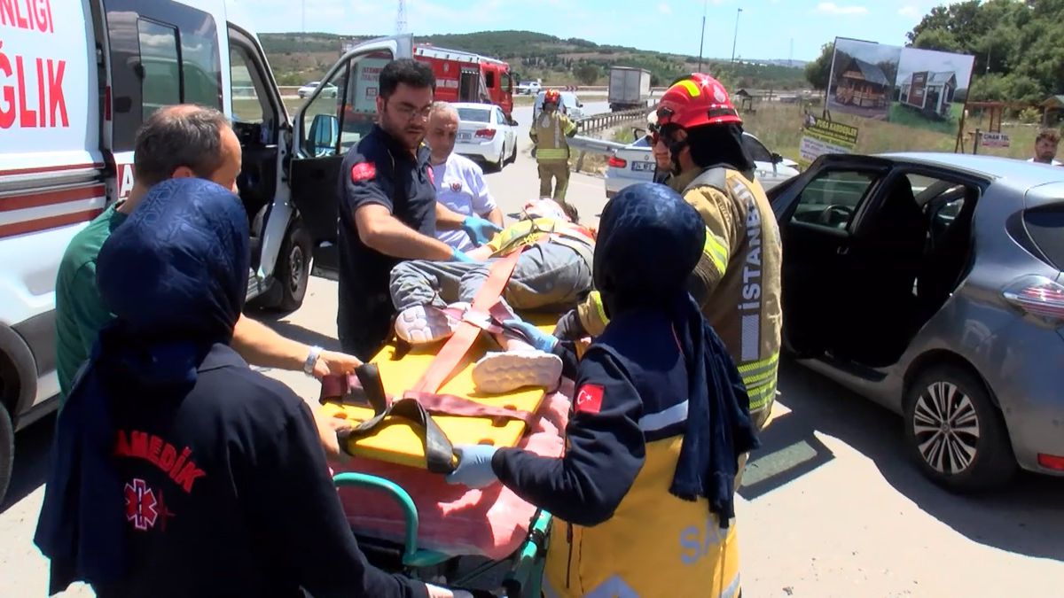 Pendik’te Otomobil Kazası: 1’i Çocuk 2 Kişi Yaralandı