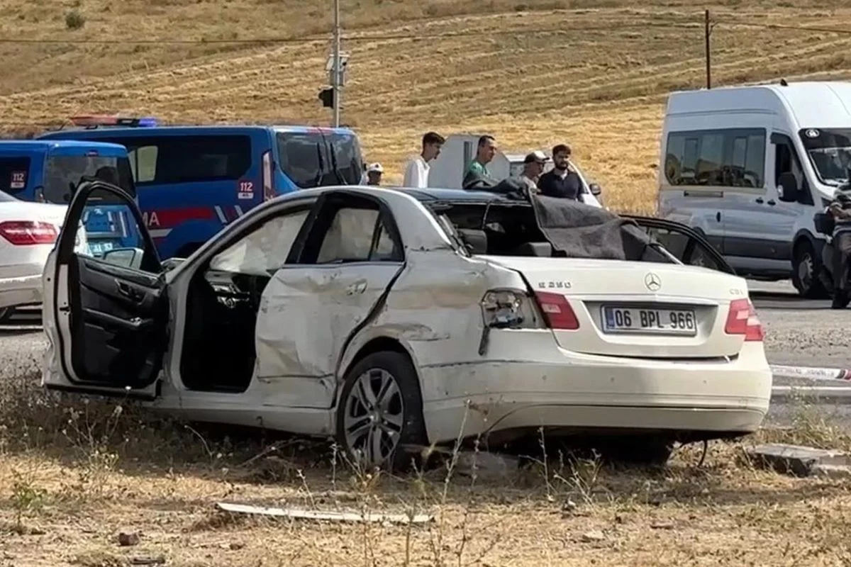 Çankırı’da tır ile otomobil çarpıştı: 3 kişi hayatını kaybetti, 2 kişi yaralandı