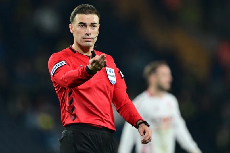 UEFA’dan Oğuzhan Çakır’a kritik görev! Konferans Ligi maçını yönetecek