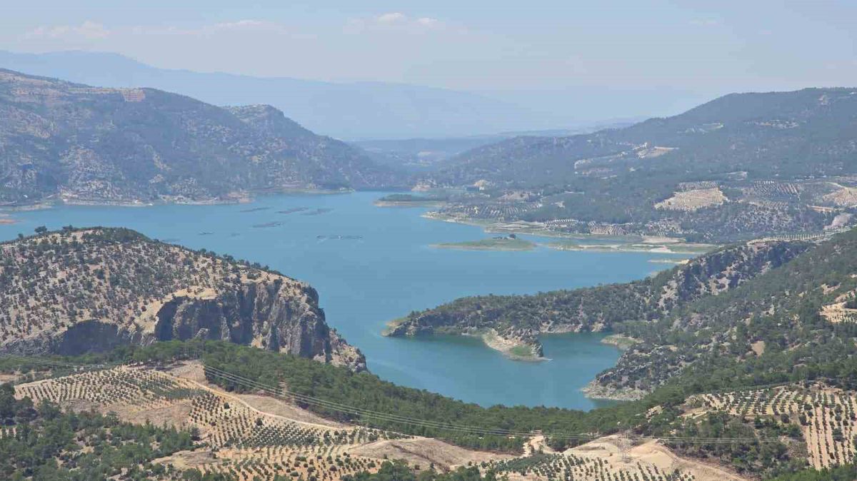 İnceğiz Kanyonu Ziyaretçilerini Büyülüyor: Denizli’nin Doğa Harikası İçin Tekne Turlarında Son Günler
