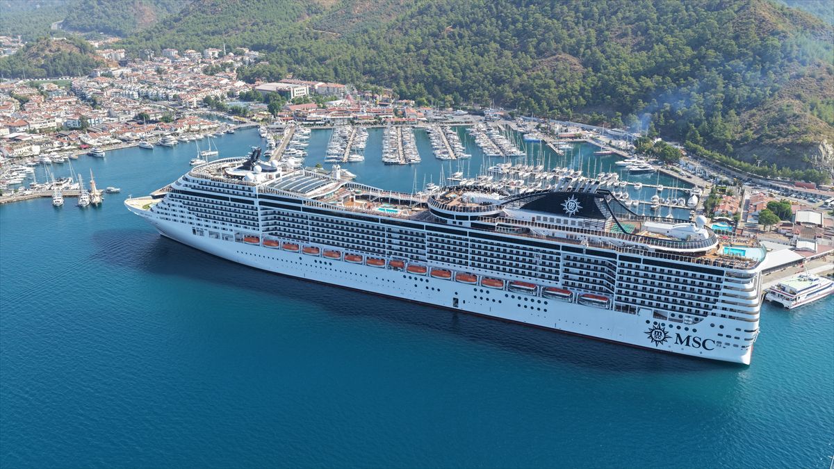 Marmaris'e MSC Divina Kruvaziyeri Geldi! 4 Bin 140 Turist Tarihi ve Turistik Yerleri Gezdi