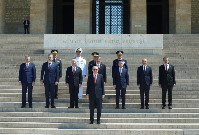 YAŞ toplantısı öncesi Cumhurbaşkanı Erdoğan’dan Anıtkabir ziyareti