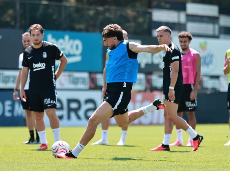 Beşiktaş'ta Hradec Kralove mesaisi sürüyor! Siyah-beyazlılar Prag yolcusu