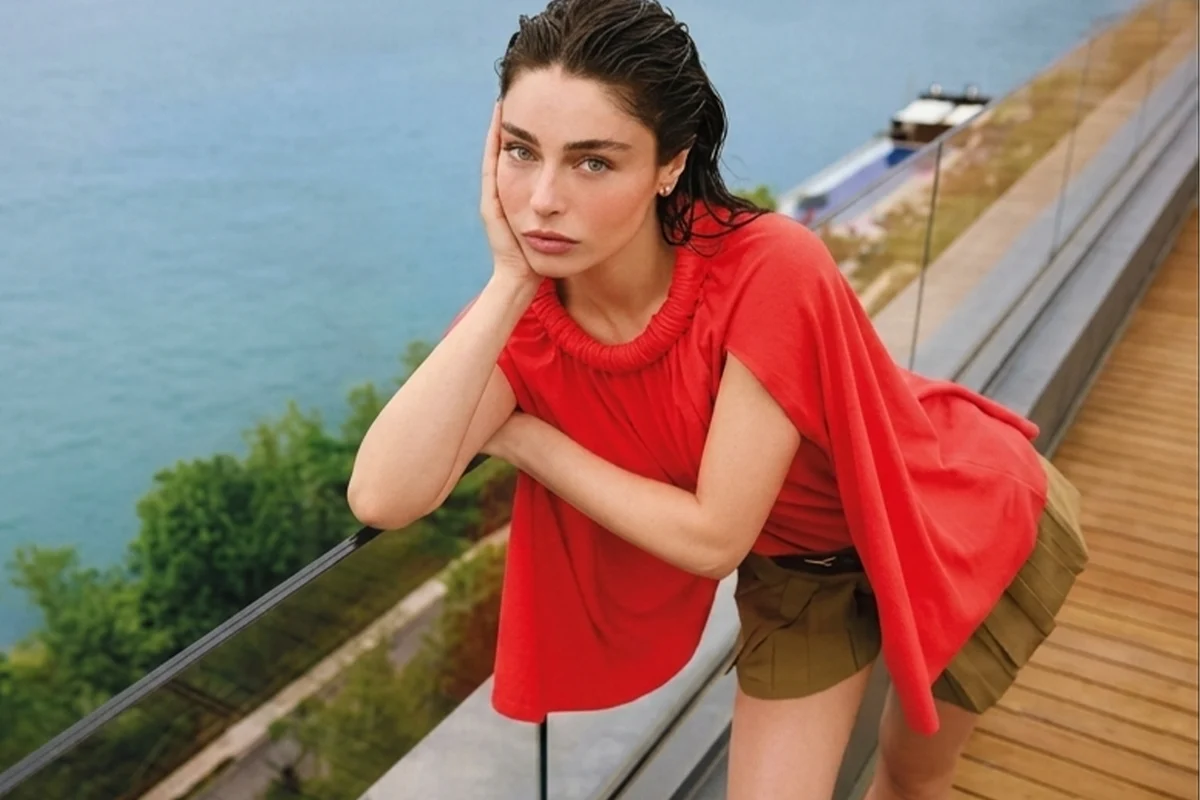 Ayça Ayşin Turan'dan Şaşırtan Paylaşım! Ünlü Oyuncu Kamera Arkasına Geçti