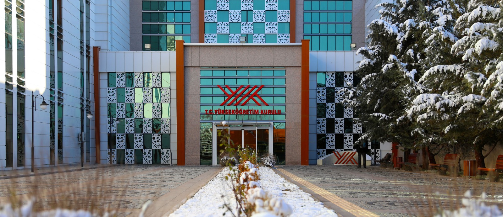 YÖK’ten vakıf üniversitelerine yeni dönem: Tek dersi kalana ücret sınırı, ara sınıflara yüzde 25 zam tavanı