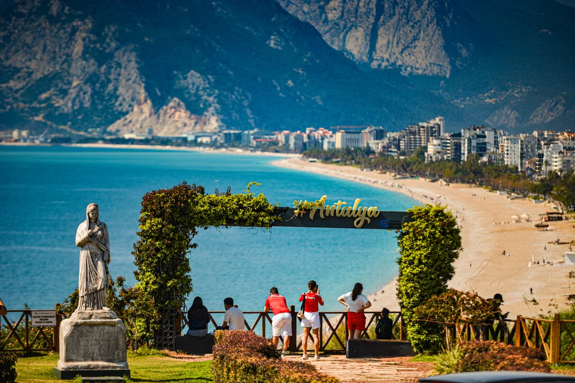 Antalya Turizmde Rekora Koşuyor: 8 Ayda 11 Milyon Turist, Zirvede Ruslar ve Almanlar Var!
