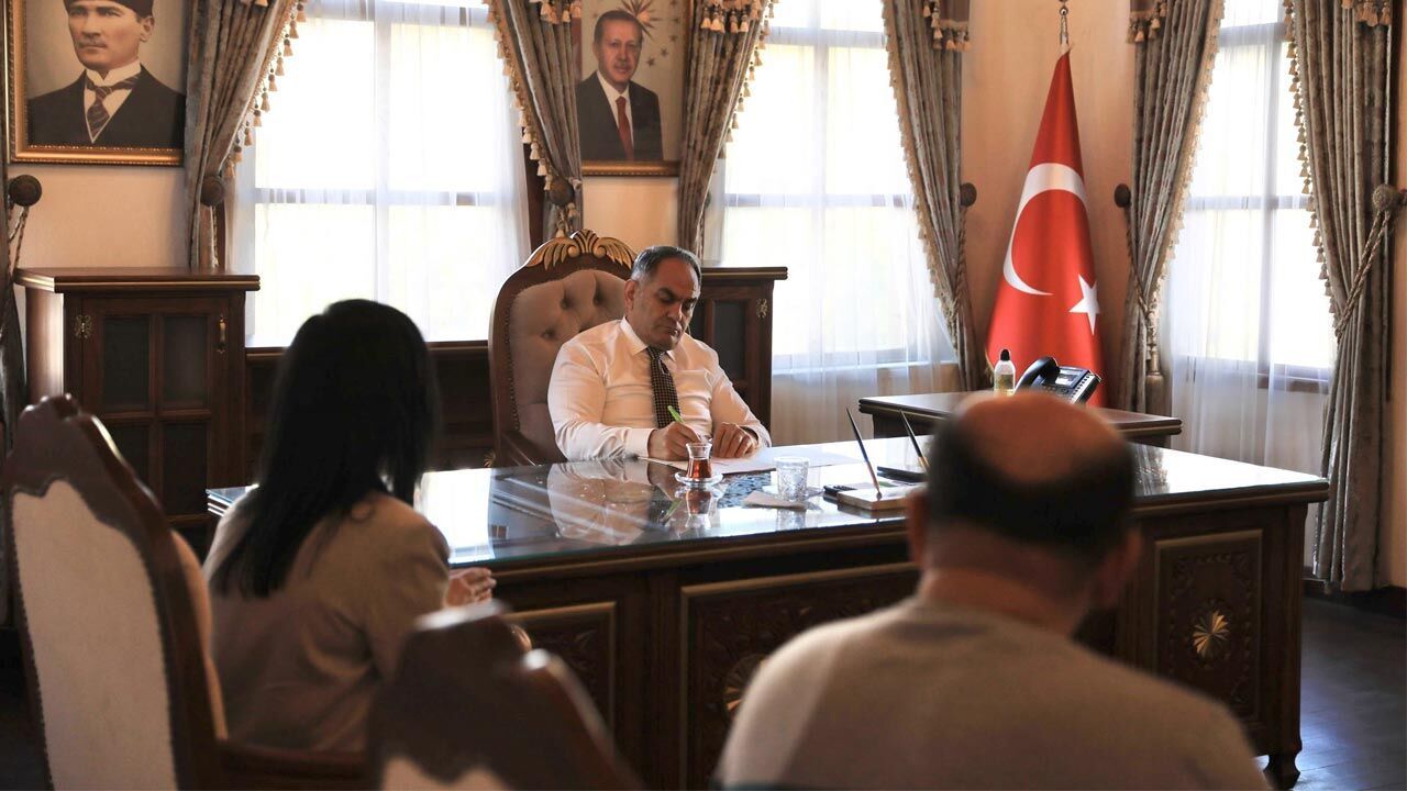 Vali Çakırtaş, Halk Günü’nde vatandaşların talep ve sorunlarını dinledi