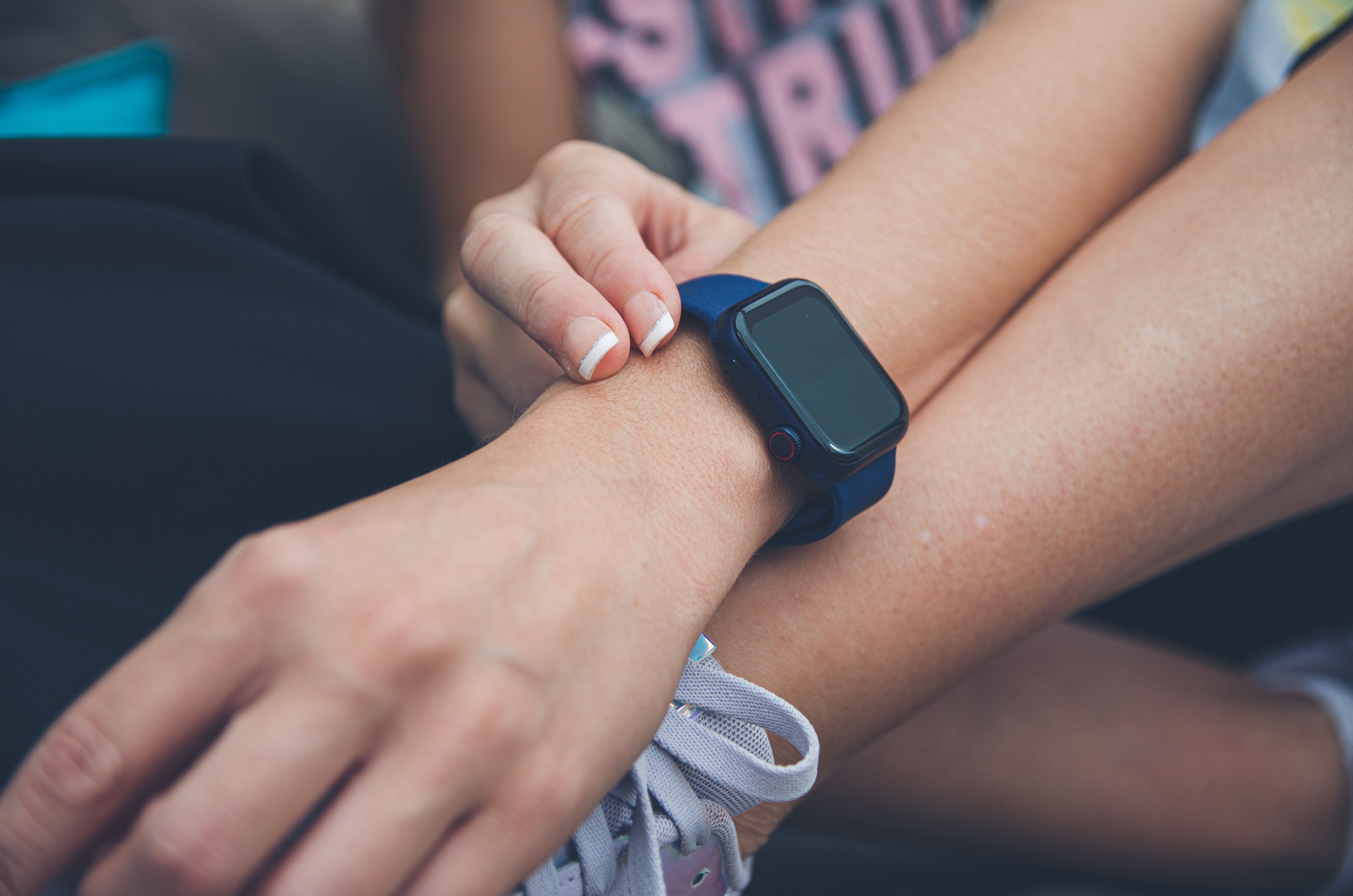 Yeni Apple Watch Modellerinde Cilt Tahrişi İddiaları Gündemde