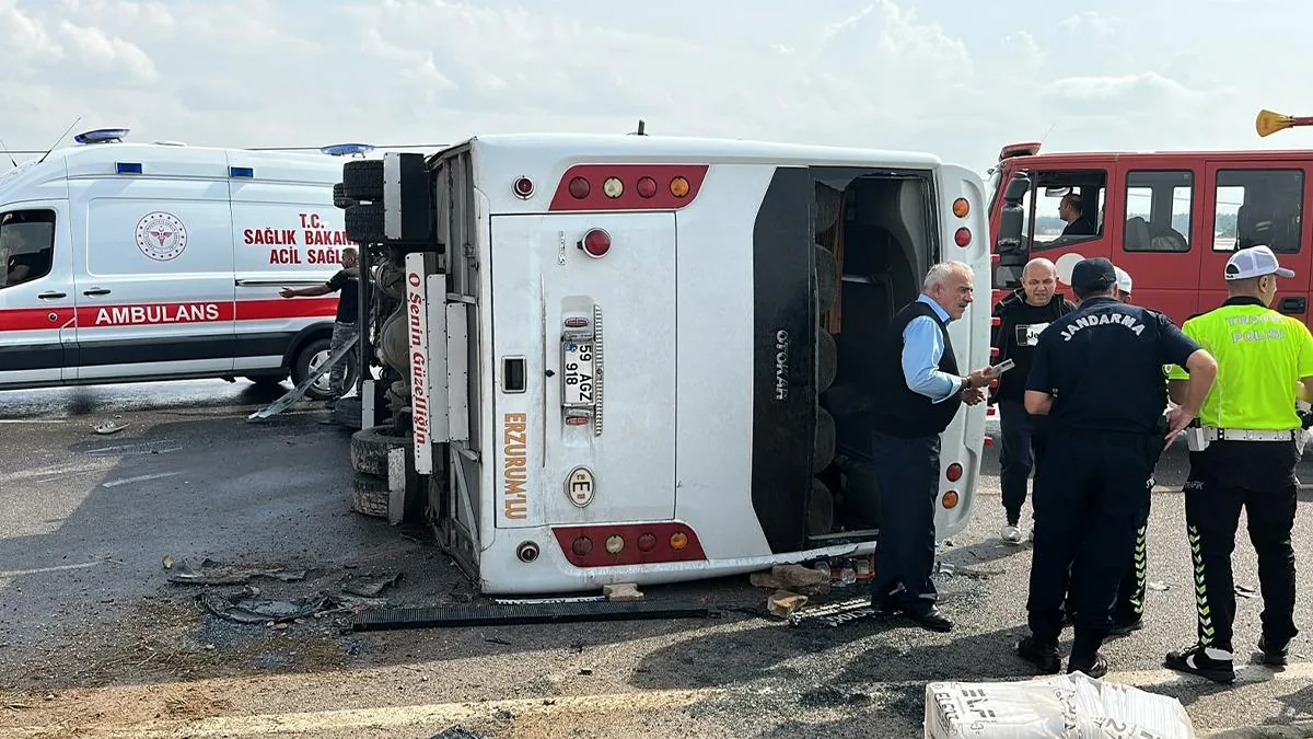 Antalya'da devrilen yolcu otobüsünde çok sayıda yaralı