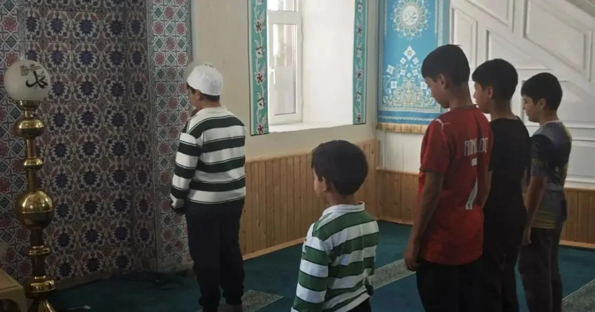 Hüyük Köyü'nde gençler camide buluşuyor