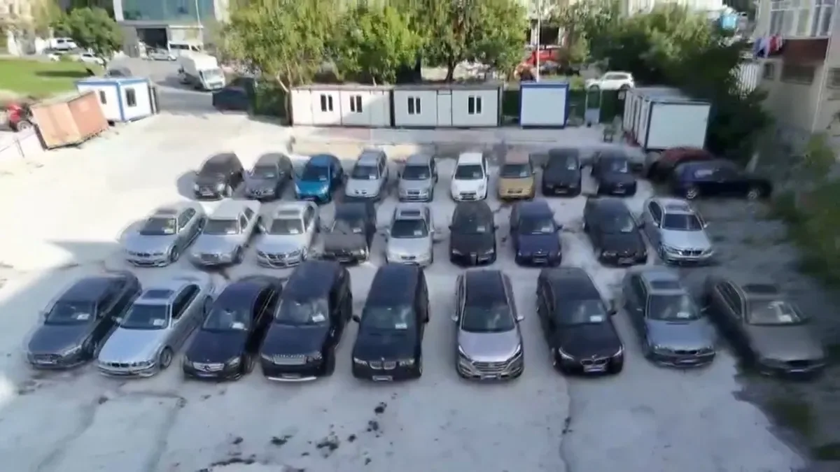 Ağır hasarlı araçlarla büyük vurgun: 61 pert aracı satan çeteye operasyon