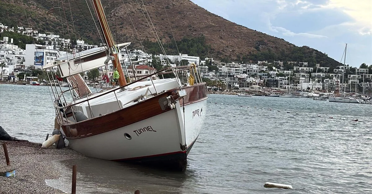 Son dakika: Bodrum’da 2,5 milyon TL değerindeki yelkenli karaya oturdu