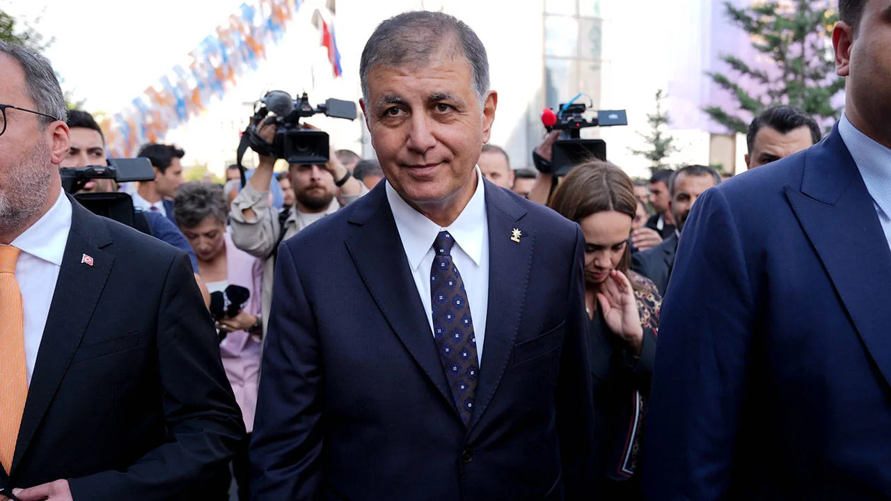 AKP'li İzmir Büyükşehir Belediye Başkanı Cemil Tugay'dan İzmir'deki ilçe belediye başkanlarına gözdağı