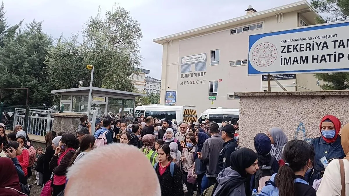 Kahramanmaraş'ta okulda kimyasal maddeden etkilenen 20 öğrenci hastaneye kaldırıldı