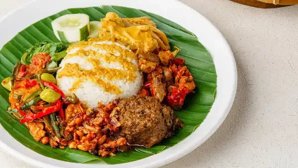 Endonezya Mutfağının Tanınan Lezzeti: Nasi Rendang