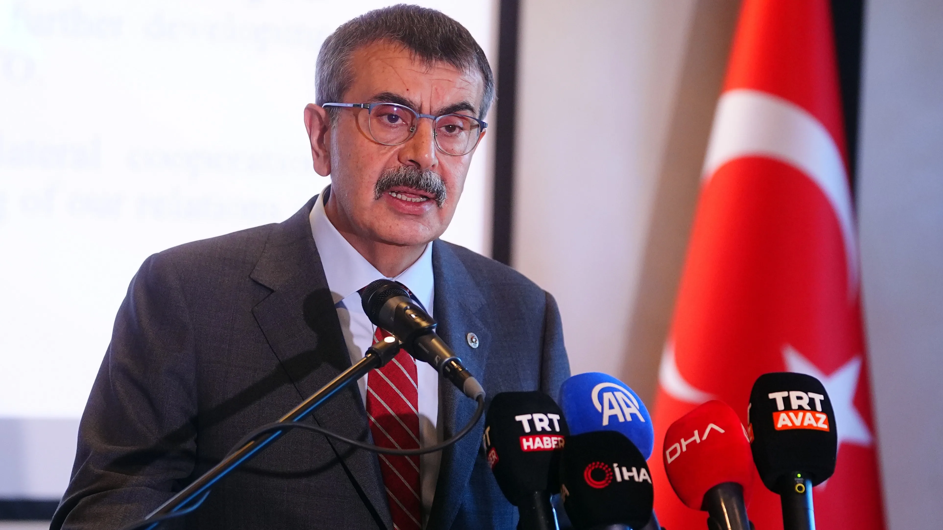 MEB, Meta'ya Dava Açmaya Hazırlanıyor: Tekin'den Çocuklara Yönelik İçerik Çağrısı