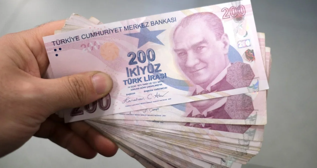 Türkiye'de Saat 14.00 Bekleyişi: Döviz ve Borsada Hareketlilik Yaşanabilir