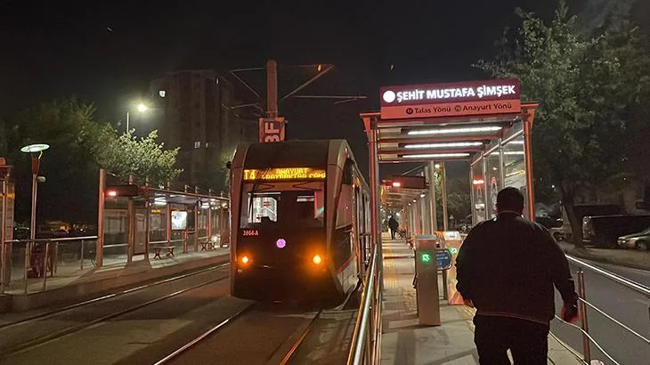 Kayseri Melikgazi'de Tramvay Yayaya Çarptı: 68 Yaşındaki İ.V. Ağır Yaralandı
