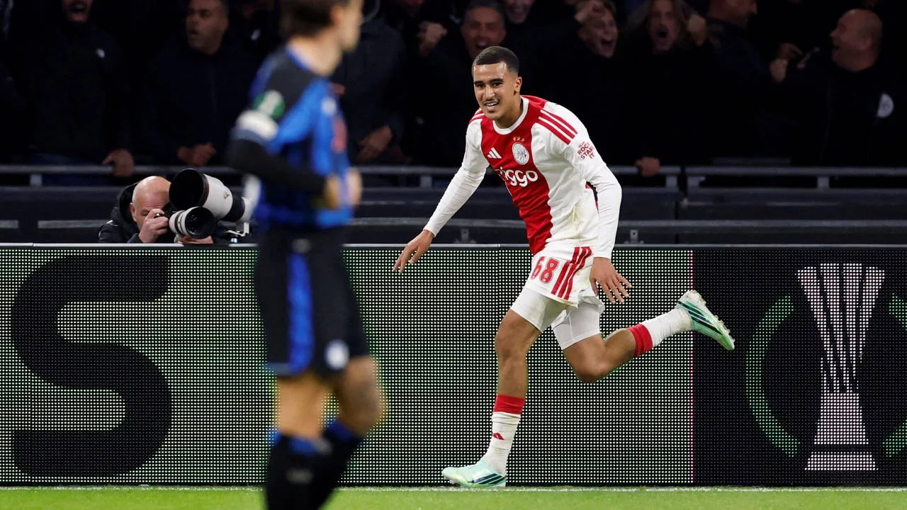 Ajax, Atalanta karşısında galibiyeti son dakikalarda aldı