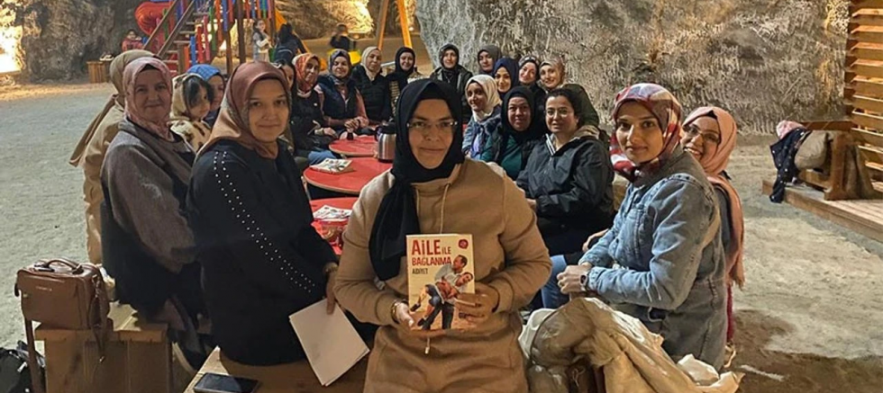 “Ailemle Eğitim Yolculuğum” Projesi Kapsamında Kitap Tahlili Tuz Mağarası’nda Yapıldı