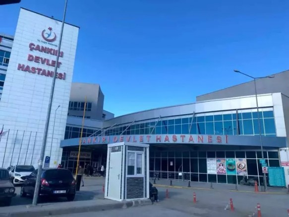 Çankırı'da Bıçaklı Kavga: 20 Yaşındaki Genç Ağır Yaralandı