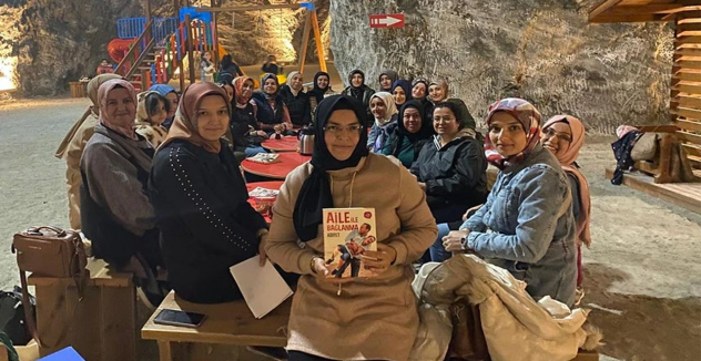 “Ailemle Eğitim Yolculuğum” Projesi Kapsamında Kitap Tahlili Tuz Mağarası’nda Yapıldı