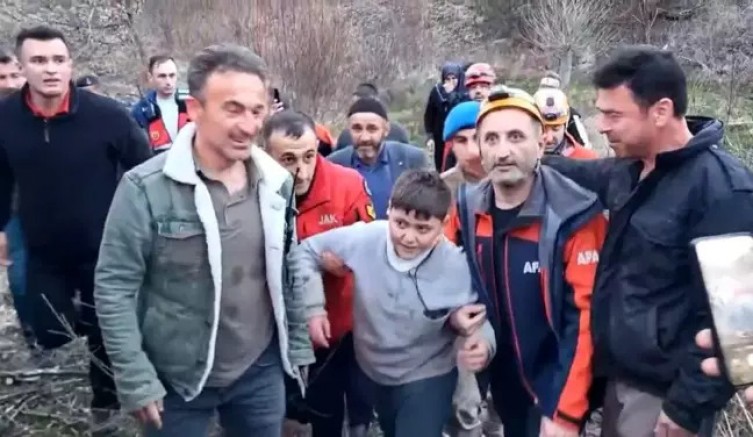 Kayıp 9 Yaşındaki Çocuk 12 Saat Sonra Bulundu