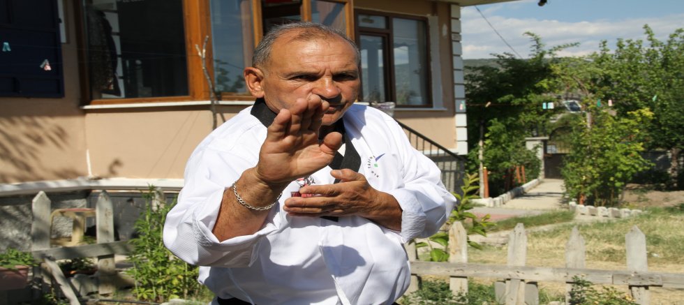65 Yaşında Gençlere Taş Çıkarıyor