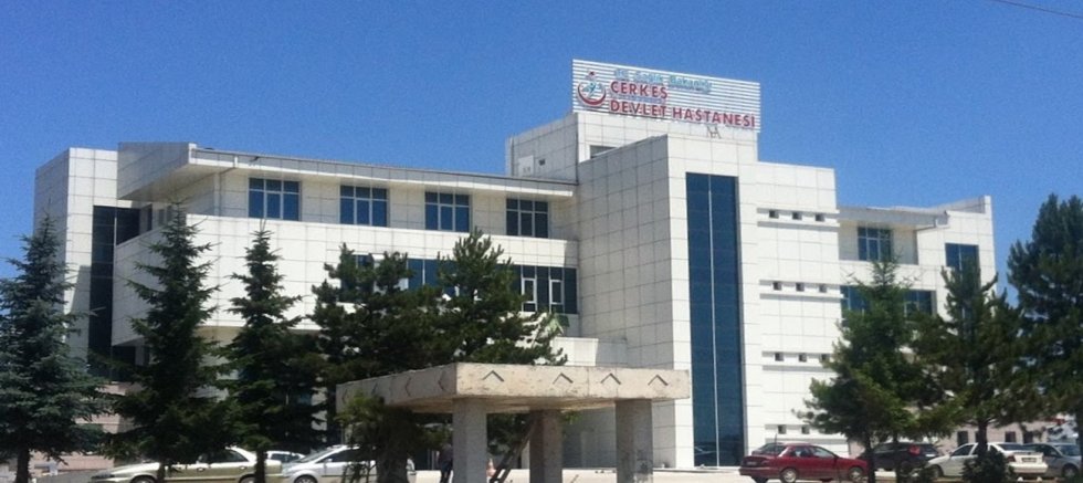 Çankırı'nın Çerkeş ilçesinde meydana gelen trafik kazasında bir kişi hayatını kaybetti, üç kişi yaralandı.