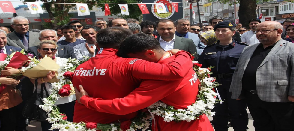 Dünya Şampiyonu Halterci Ramazan Efe Yılmaz’a Coşkulu Karşılama