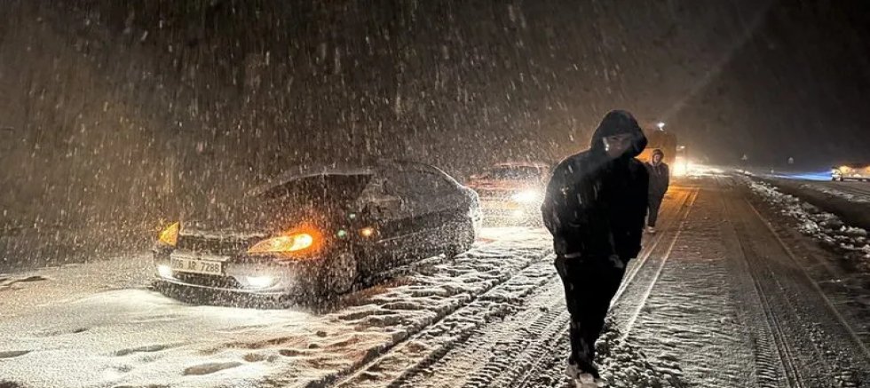 Ilgaz Dağı'nda araçlar yolda mahsur kaldı