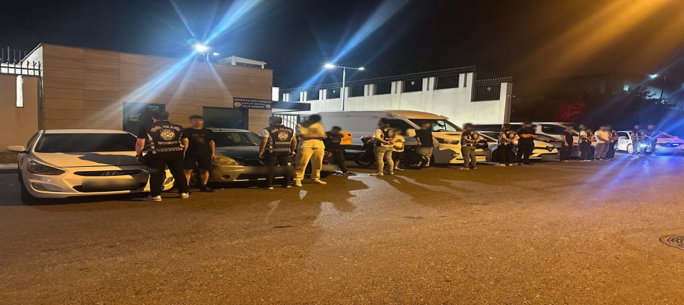 Ümraniye'de konvoy yapan 9 sürücüye 165 bin 795 TL para cezası kesildi.