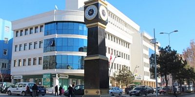 Belediye Meydanına Monte Edilen Saat Kulesi Söküldü