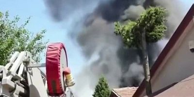 Beykoz'da Çatı Yangını: 4 Kişi Mahsur Kaldığı Binadan Kurtarıldı