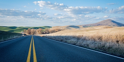 Çankırı Yolu'nda Tahıl Yüklü Traktör Devrildi: Yaralı Var, Yol Kısa Süre Kapandı